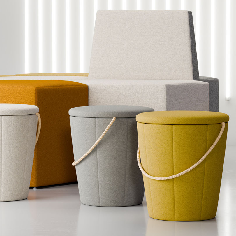Mobiliário modular colorido para ambientes corporativos flexíveis